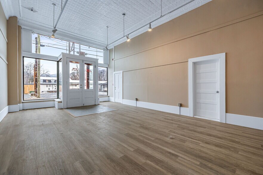 More Photos Of 24 #3 South Andrews Ave, Hot Springs Office For Sale