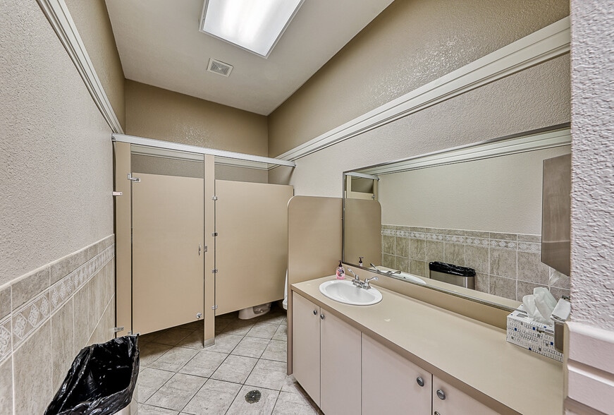 More Photos Of 300 S 7th St, Las Vegas Religious Facility For Sale