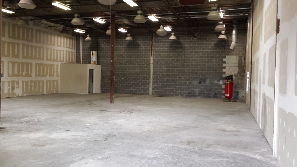 More Photos Of 8000-8032 Fernham Ln, Forestville Warehouse For Lease