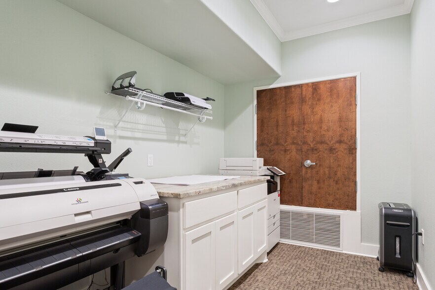 More Photos Of 1927 Columbus Ave, Waco Office For Sale