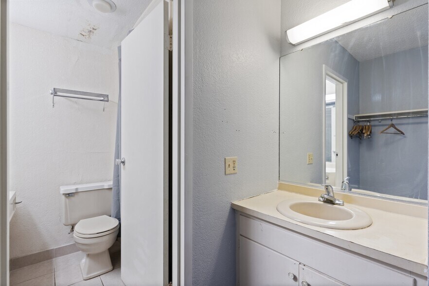 More Photos Of 1530 Cleveland Rd, Sandusky Hotel For Sale