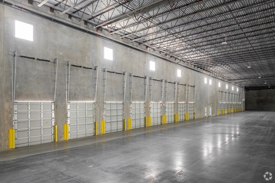 More Photos Of 9535 NW 174th St, Hialeah Unknown For Lease