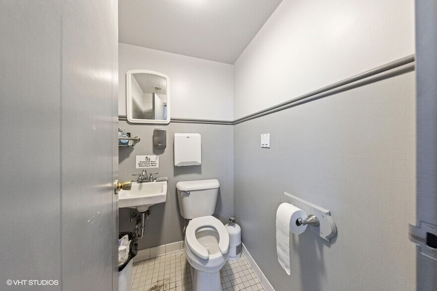 More Photos Of 800 W Broadway St, Bradley General Retail For Sale