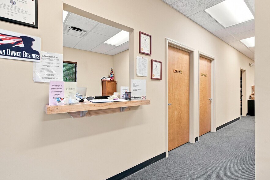 More Photos Of 375 Fennell Blvd, Lady Lake Medical For Sale
