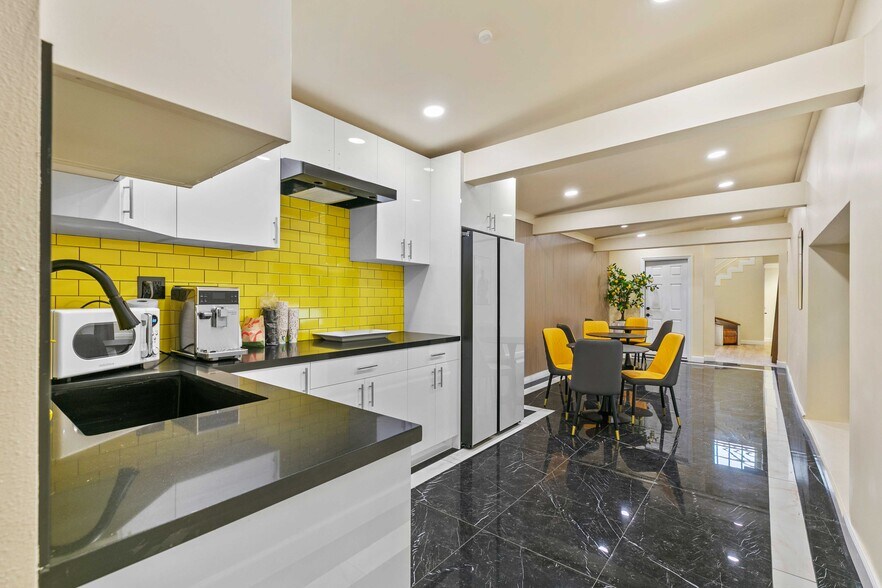 More Photos Of 11112 Ventura Blvd, Studio City Office For Sale