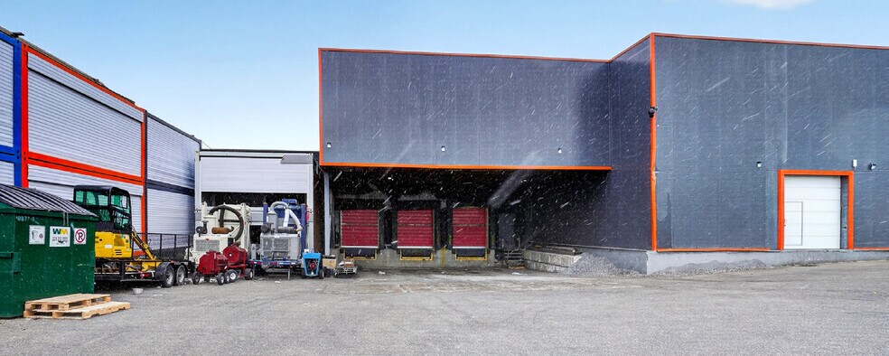 More Photos Of 7600 Rte Transcanadienne, Montréal Service For Lease