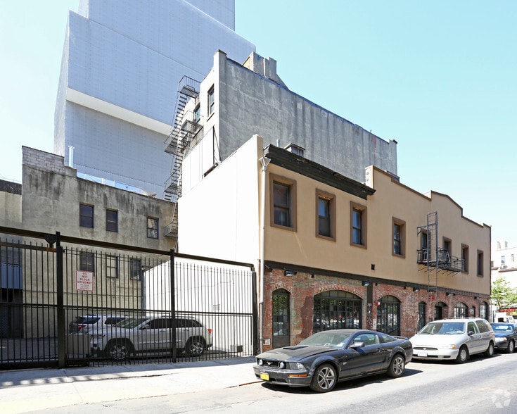 More Photos Of 243 Bowery, New York Apartments For Lease