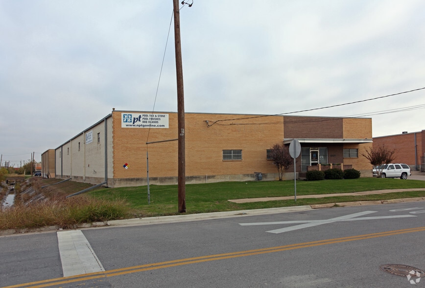 More Photos Of 2819 Blystone Ln, Dallas Distribution For Sale