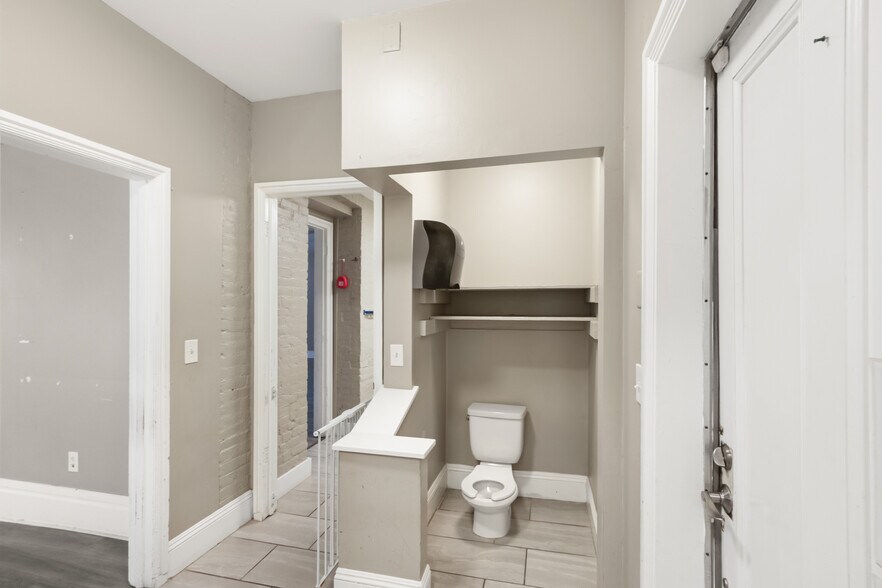 More Photos Of 1111-1123 D St, Sacramento Specialty For Sale