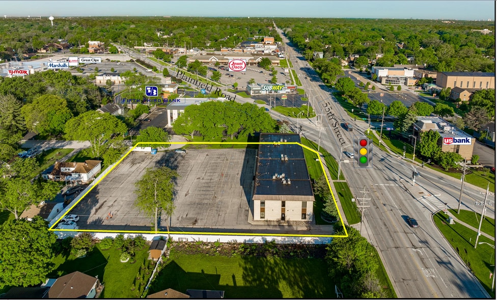 More Photos Of 475 W 55th St, Countryside Office For Lease