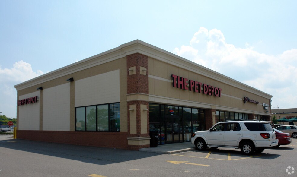 More Photos Of 3820-3900 44th Ave, Moline Unknown For Lease