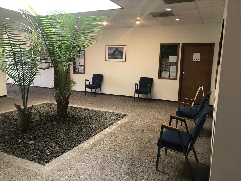 More Photos Of 2211 W Court St, Pasco Storefront Retail Office For Lease