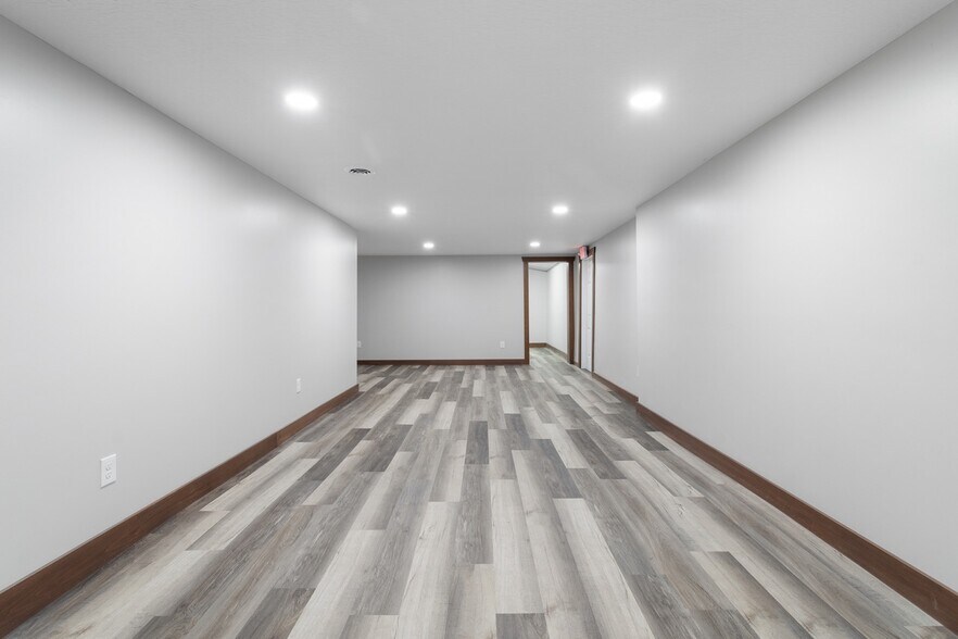 More Photos Of 4291 Manchester Ave NW, North Lawrence Office For Sale