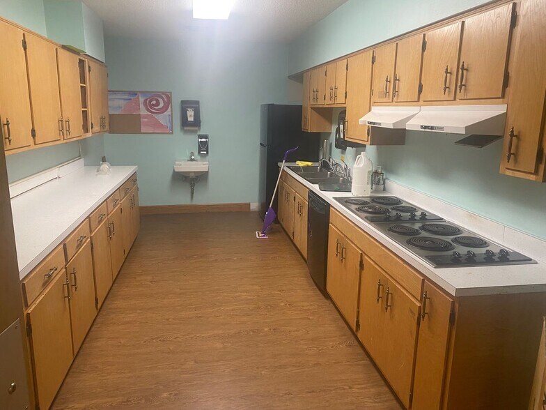 More Photos Of 8005 New La Grange Rd, Lyndon Schools For Lease