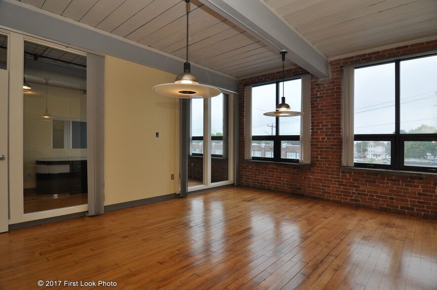 More Photos Of 49 Pavilion Ave, Providence Office For Lease