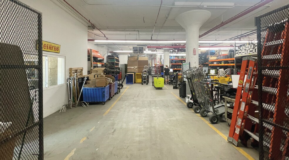 More Photos Of 4310 21st St, Long Island City Warehouse For Lease