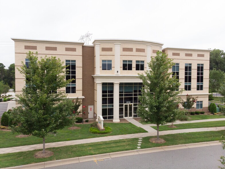 More Photos Of 9713 Northcross Center Ct, Huntersville Office For Lease