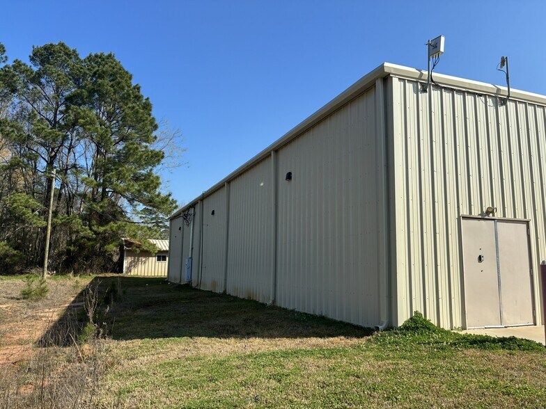 More Photos Of 175 US Highway 96 N, Pineland Freestanding For Lease