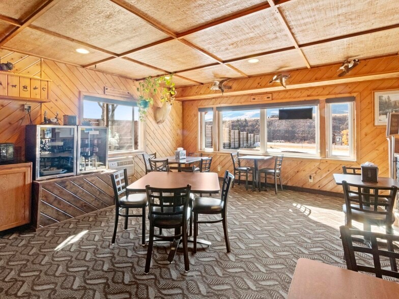 More Photos Of 1412 Warm Springs Dr, Dubois Hotel For Sale