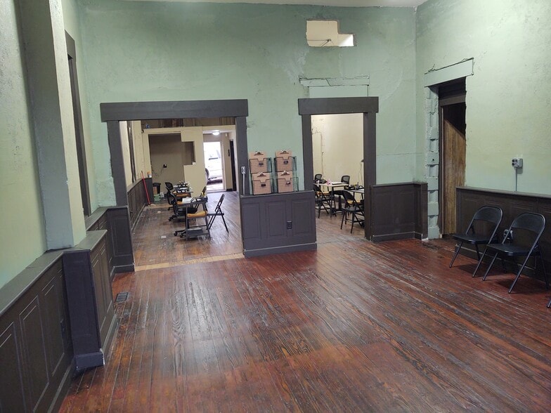 More Photos Of 310-312 Main St, Toledo Storefront Retail Residential For Lease