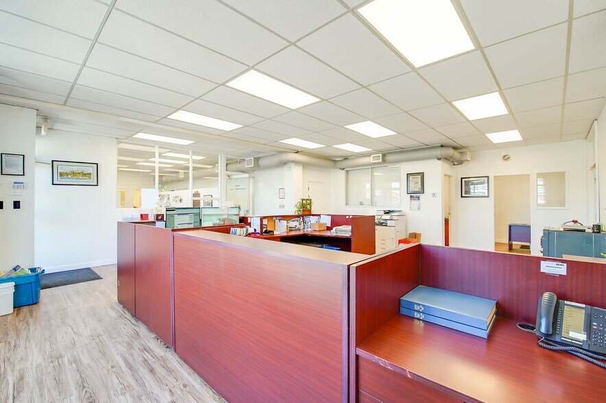 More Photos Of 4918 Napier St, Port Alberni Flex For Sale