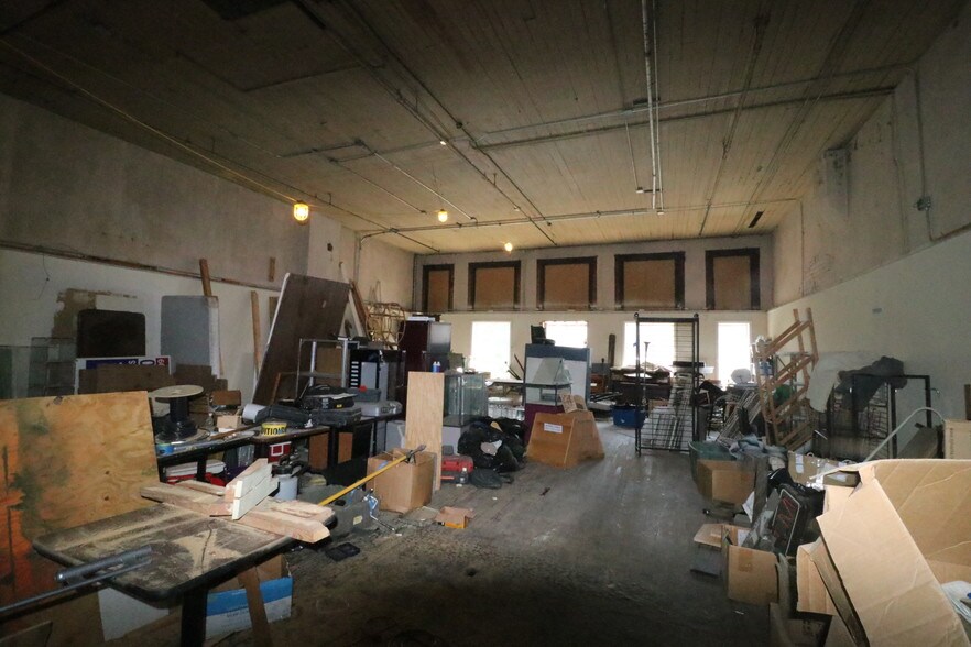 More Photos Of 305 8th St, Augusta Freestanding For Sale