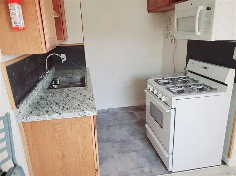 More Photos Of 15521-15531 4th St, Victorville Apartments For Sale