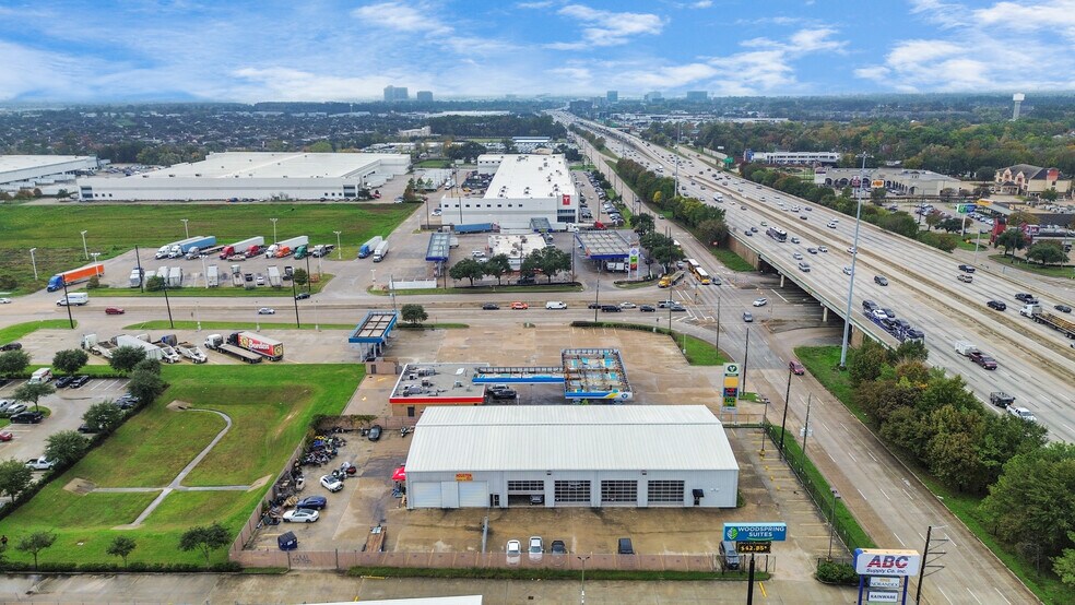 More Photos Of 14902 N Fwy Service Rd, Houston Freestanding For Sale