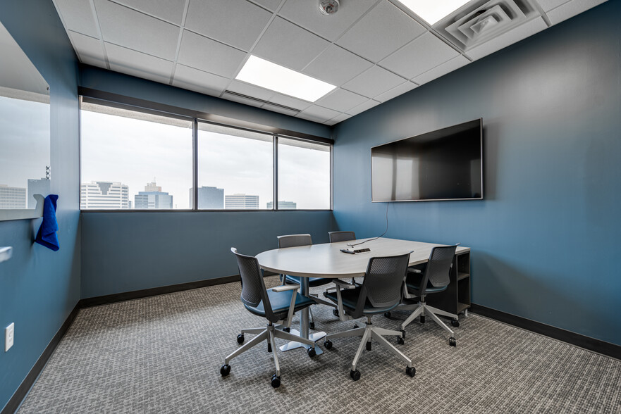 More Photos Of 600 Marienfeld St, Midland Office For Lease