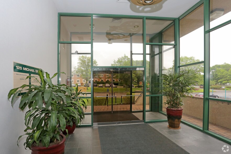 More Photos Of 125 Michael Dr, Syosset Office For Lease