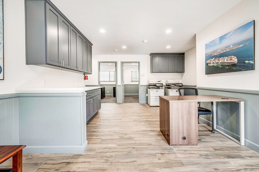 More Photos Of 1324-1332 N Avalon Blvd, Wilmington Office For Lease
