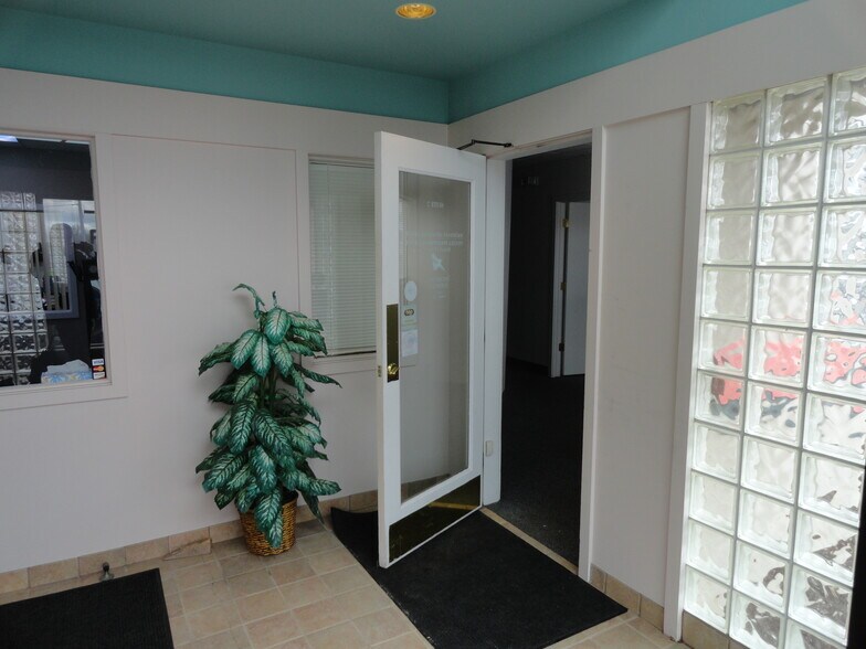 More Photos Of 6015 W Pierson Rd, Flushing Office For Sale