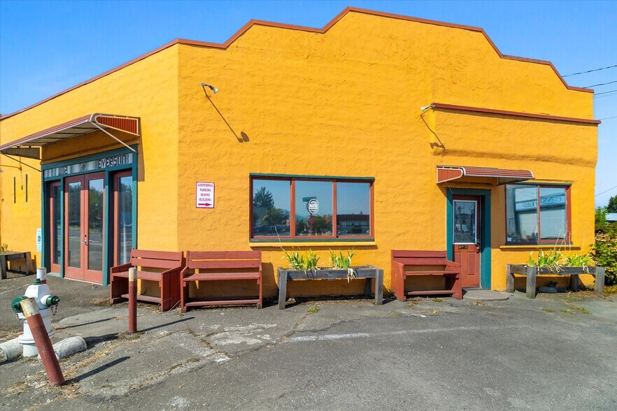 More Photos Of 102 Everson Rd, Everson Storefront For Sale