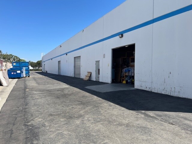 More Photos Of 2870 S Harbor Blvd, Santa Ana Warehouse For Lease