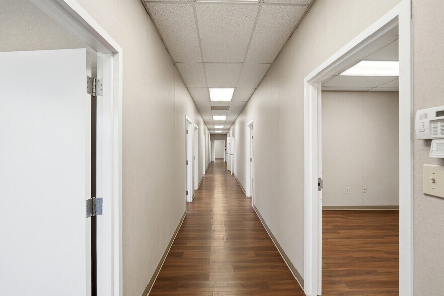 More Photos Of 10605 Southern Loop Blvd, Pineville Warehouse For Lease