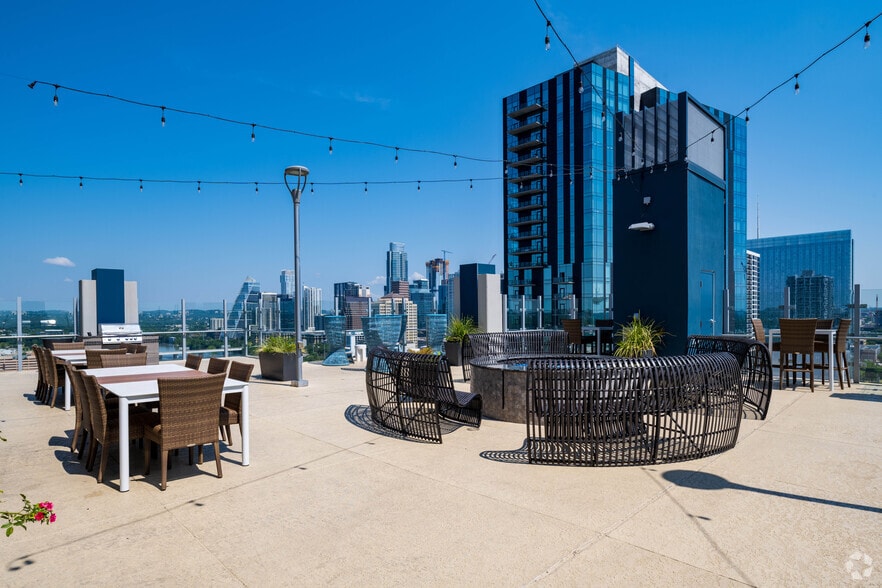 More Photos Of 51 Rainey St, Austin Apartments For Lease