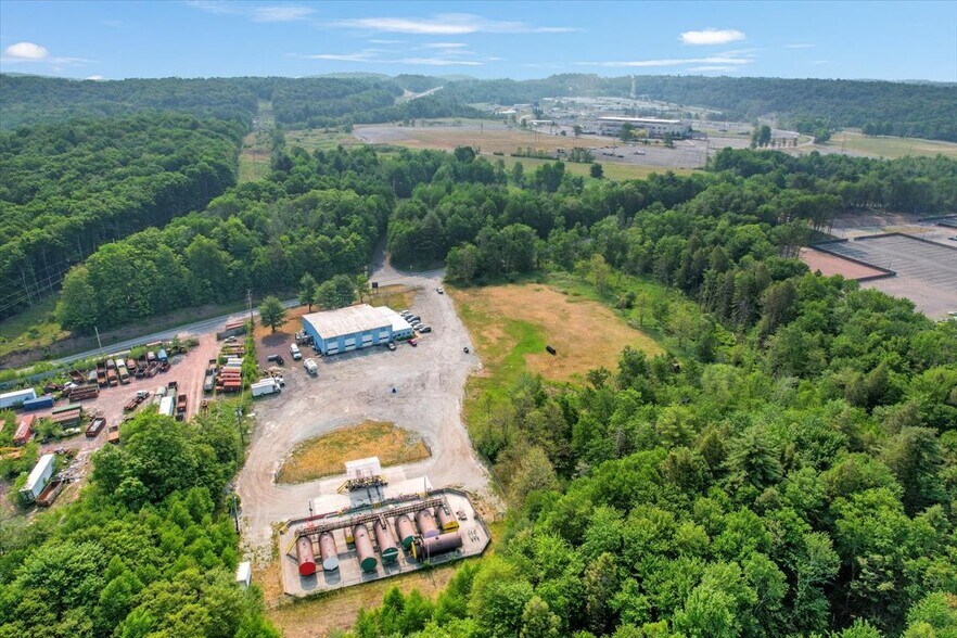 More Photos Of 85 Kaufman Rd, Monticello Distribution For Sale