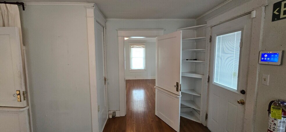 More Photos Of 816 S Cooper St, Memphis Storefront Retail Office For Lease