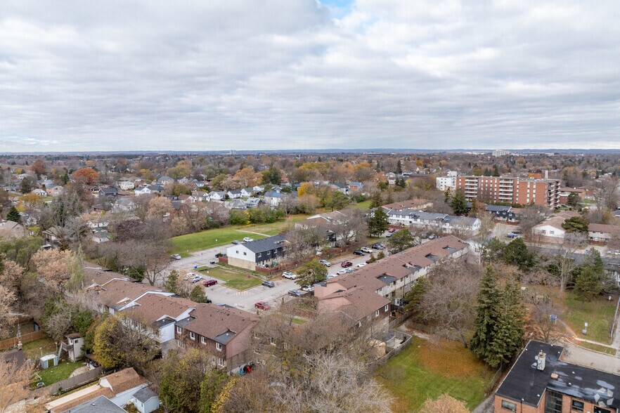 More Photos Of 100 Rideau St, Oshawa Apartments For Sale