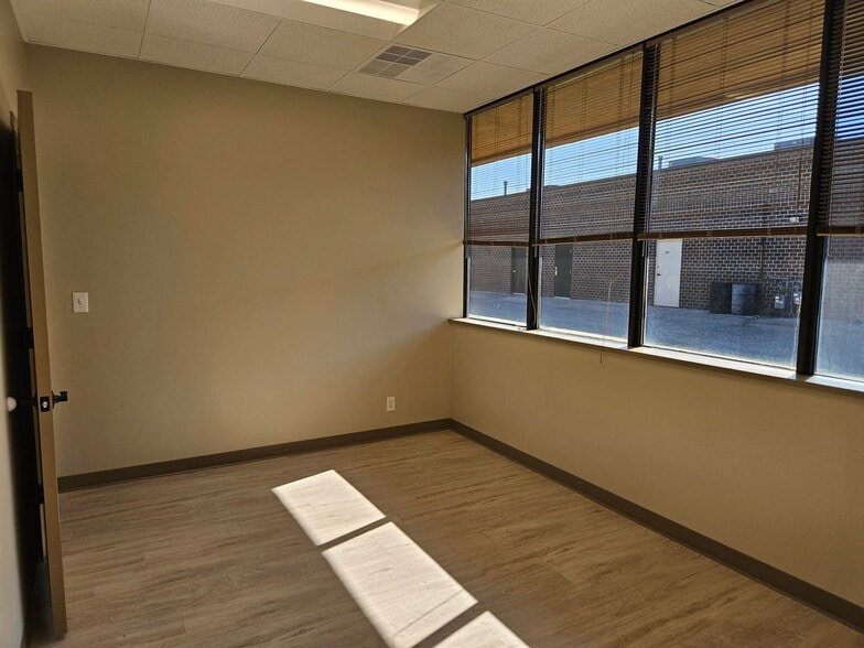 More Photos Of 11303-11324 Chicago Cir, Omaha Office For Lease