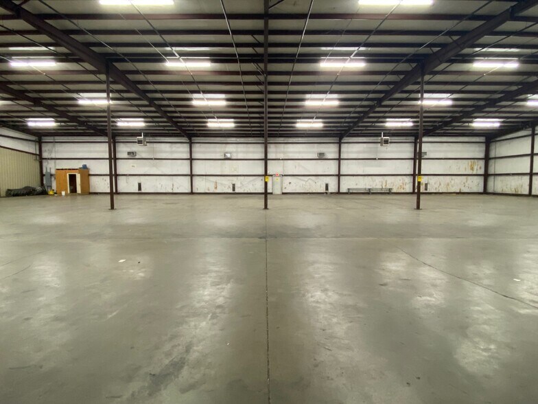 More Photos Of 1715 McCullough Blvd, Tupelo Flex For Lease