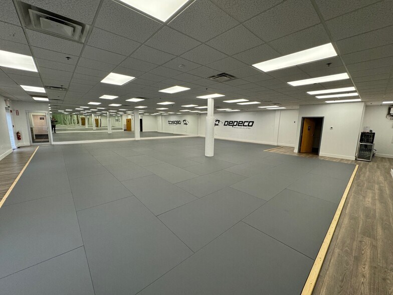 More Photos Of 293-317 Libbey Industrial Pky, Weymouth Light Distribution For Lease