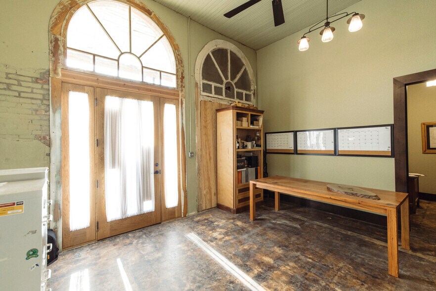 More Photos Of 75 Main St, Maxwell Warehouse For Lease