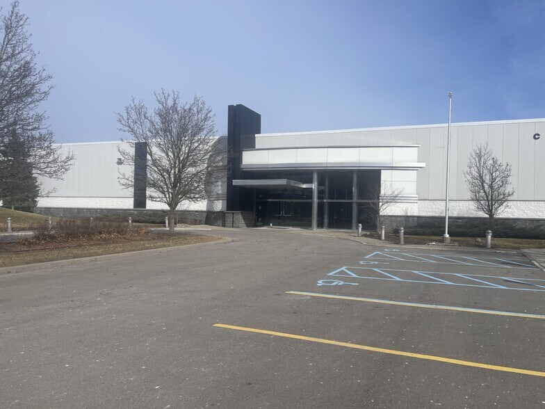 More Photos Of 30240 Oak Creek Dr, Wixom Warehouse For Lease