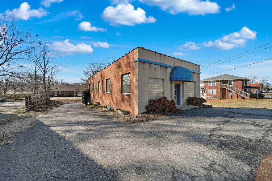 Primary Photo Of 729 1st Ave SW, Hickory Office For Sale