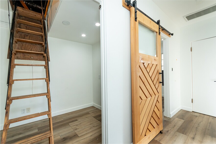 More Photos Of 2028 Lake Ave, Altadena Office For Sale