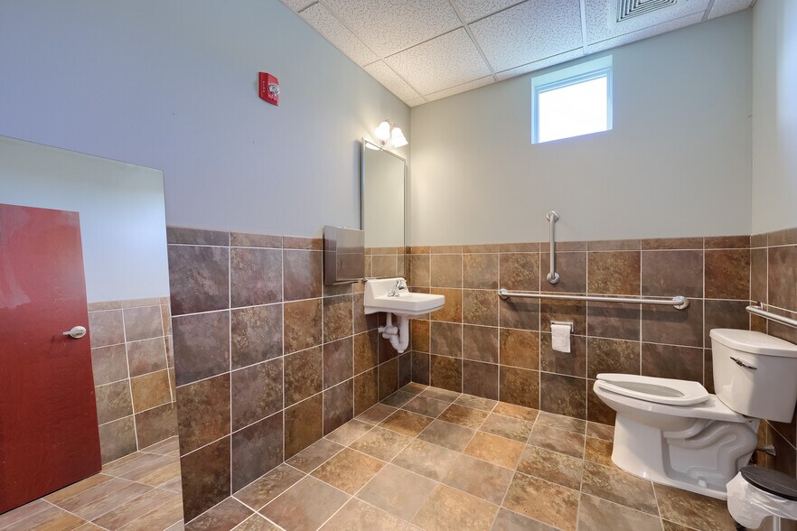 More Photos Of 1864 Oregon Pike, Lancaster Office For Sale