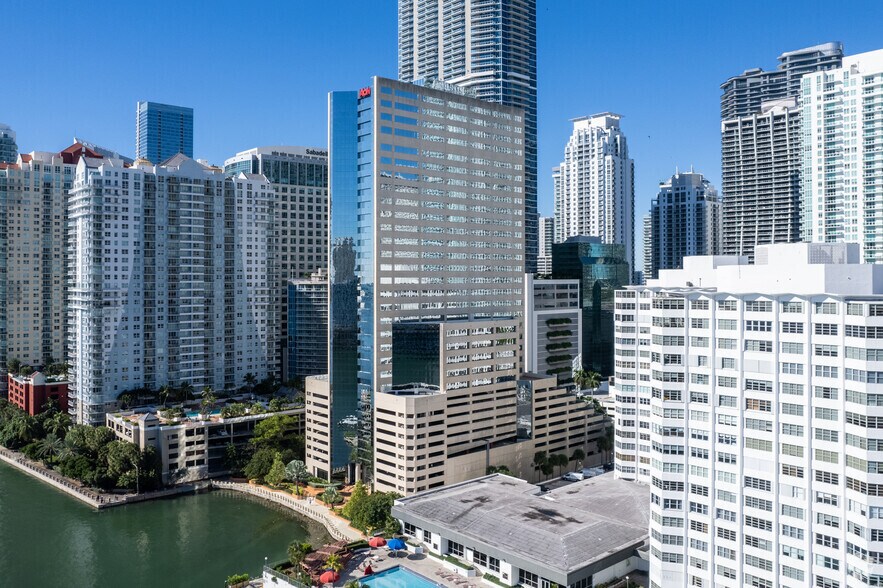 More Photos Of 1001 Brickell Bay Dr, Miami Office For Lease
