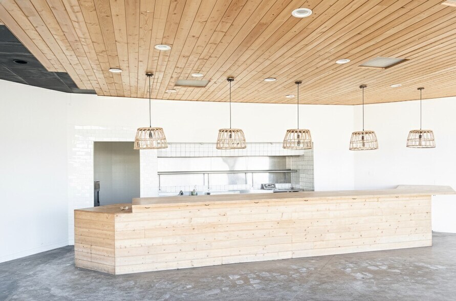 More Photos Of 701-715 Lincoln Blvd, Venice Unknown For Lease