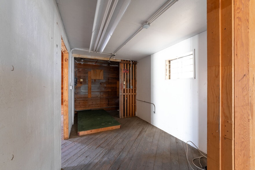 More Photos Of 647 Center st, Kalispell Light Distribution For Sale